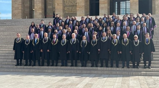AYM Başkanı Zühtü Arslan'dan Anıtkabir'e ziyaret