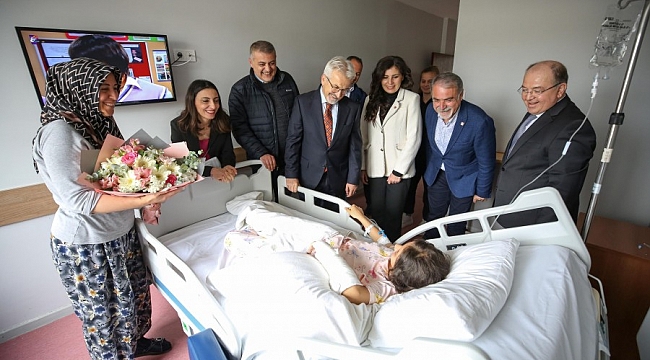 Başkan Turgay Erdem'den kazazede öğrencilere ziyaret