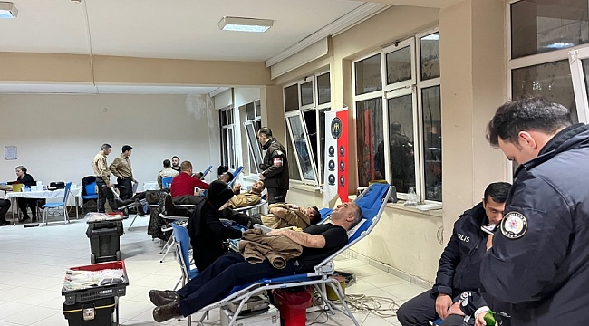 Bursa'da bekçi ve polislerden Kızılay'a kan bağışı