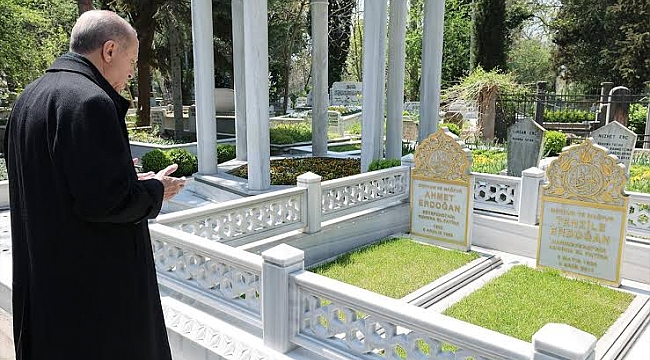 Erdoğan anne ve babasının kabrini ziyaret etti