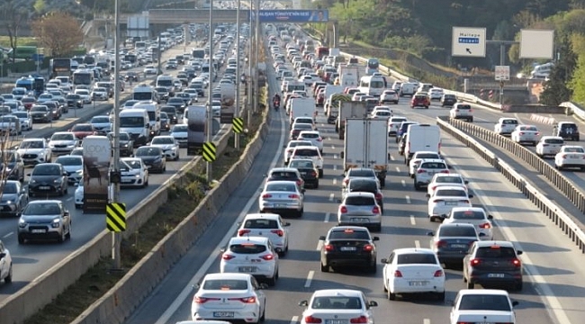 Haftanın ilk iş günü trafik kitlendi