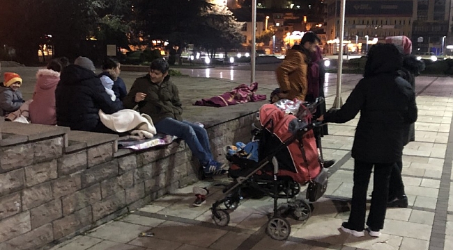 Kastamonu'da vatandaşlar geceyi sokakta geçiriyor