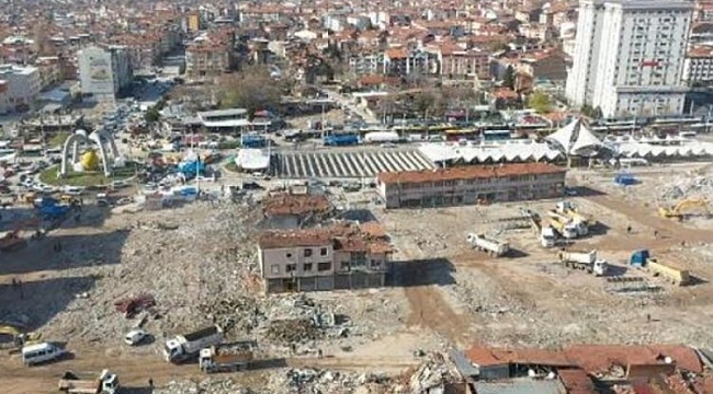 Malatya'da enkaz kaldırılınca boş alanlar oluştu