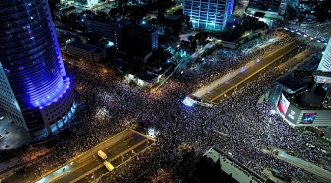 On binlerce İsrailli sokakta!