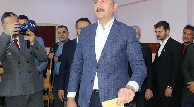 Abdulhamit Gül, Gaziantep'te oyunu kullandı