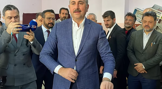 Abdülhamit Gül, Gaziantep'te oyunu kullandı
