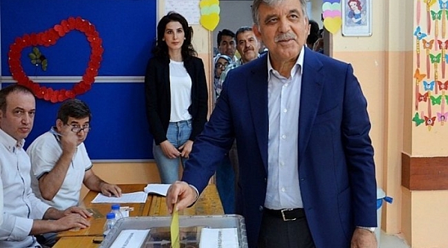 Abdullah Gül, İstanbul'da oyunu kullandı