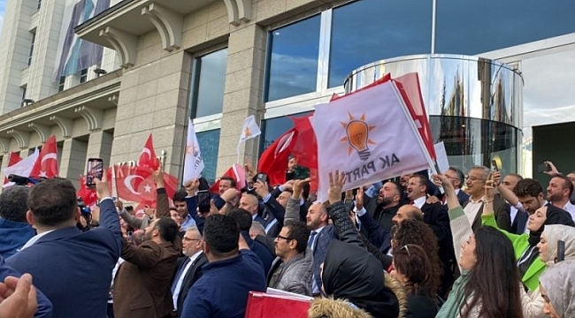 AK Parti genel merkezinde seçim kutlaması başladı