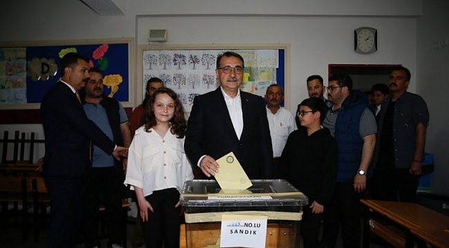Bakan Dönmez, oyunu Eskişehir'de kullandı