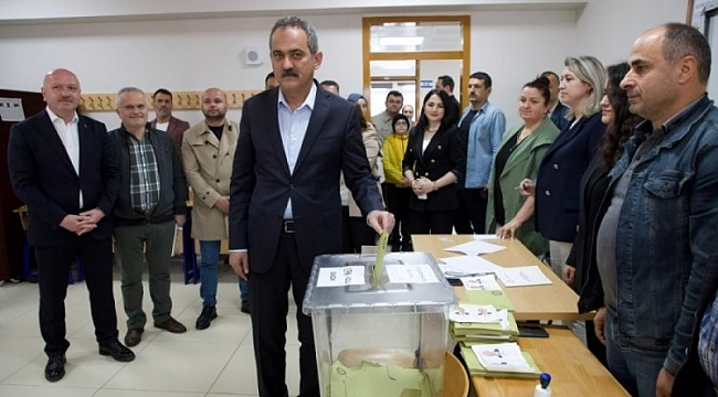 Bakan Özer, Ordu'da oyunu kullandı