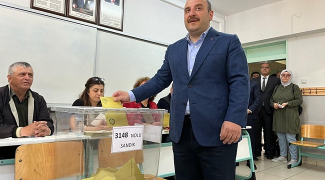 Bakan Varank, 2. tur için sandık başında