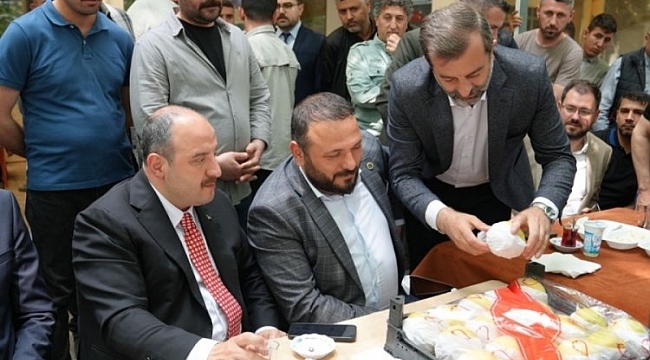 Bakan Varank'a Ağaköy armudundan ikram edildi