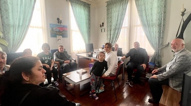 Bursa'da depremzede aileye AK Parti'den ziyaret