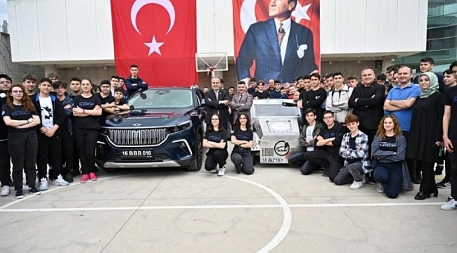 Bursalı otomotiv öğrencileri Togg'a hayran kaldı