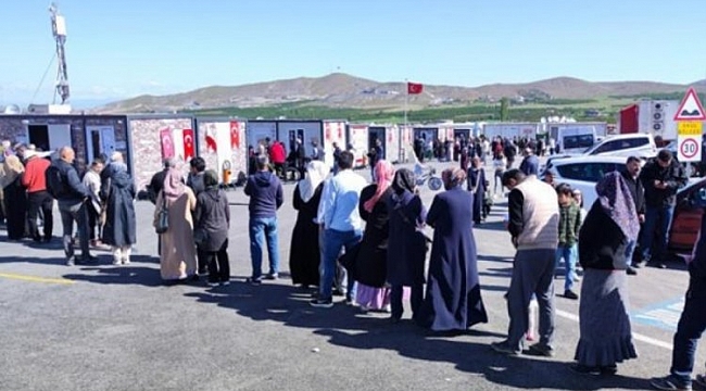 Malatya'da konteyner kentte oy kullanma işlemi başladı