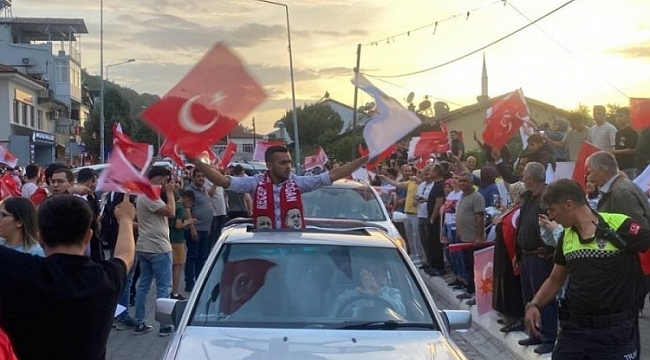 Muğla'da seçim zaferi kutlanıyor