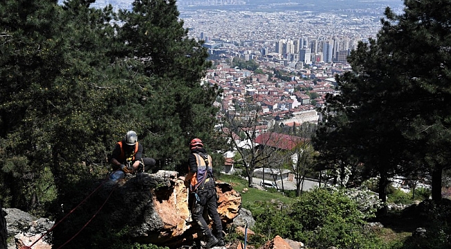 Osmangazi Belediyesi şehri tehdit eden kayaları ortadan kaldırdı