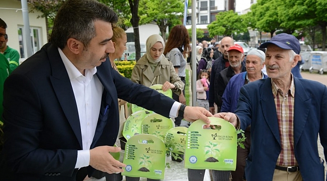 Yıldırım Belediyesi'nin ücretsiz fide dağıtımı devam ediyor