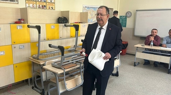 YSK Başkanı Yener, oyunu kullandı