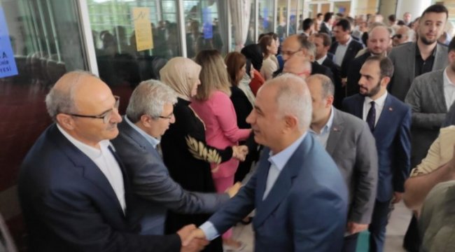 AK Parti Bursa teşkilatlarıyla bayramlaştı