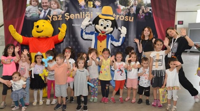 Balıkesir Büyükşehir’in Tiyatro Festivali’ne izleyici akını