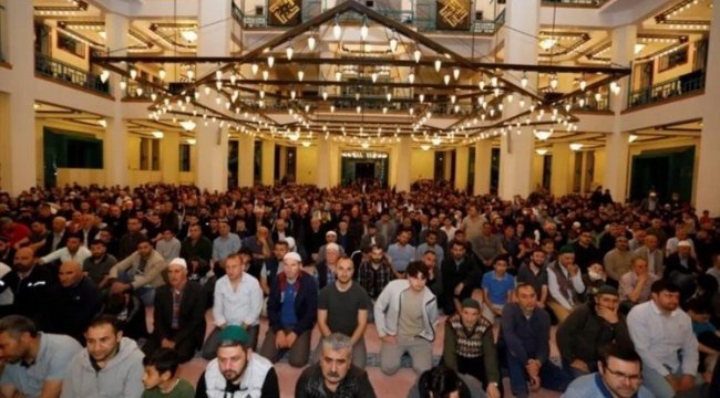 Bayramda camiler doldu taştı