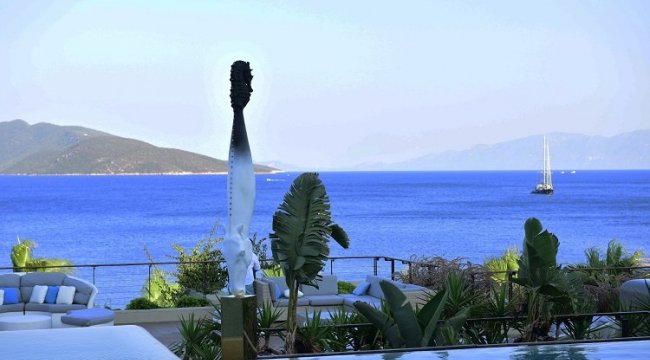 Caresse Art, Artistic Integrity temasıyla görücüye çıktı
