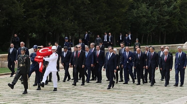 Erdoğan ve Bakanları Anıtkabir'i ziyaret etti