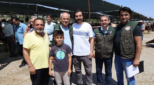 Esat Öztürk'ten kurban pazarına ziyaret