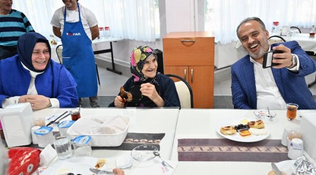 Huzurevinde bayram coşkusu