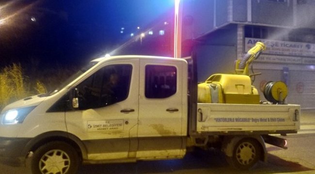 İzmit sokakları gece gündüz ilaçlanıyor