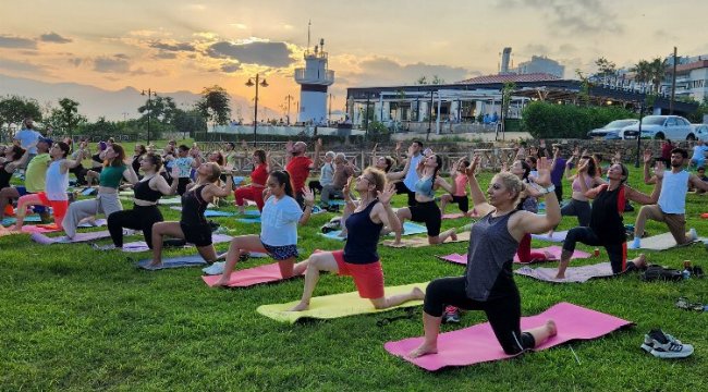 Muratpaşa'da Dünya Yoga Günü'ne özel seans