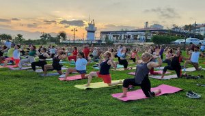 Muratpaşa'da Dünya Yoga Günü'ne özel seans