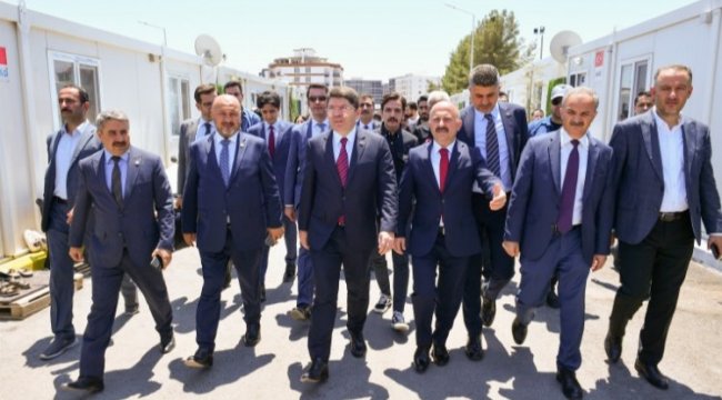 Bakan Tunç'tan Adıyaman'da afetzedelere ziyaret