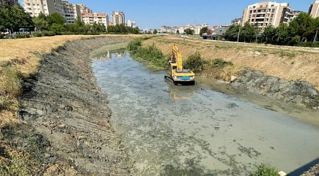 BUSKİ ekipleri Ayvalı Dere'yi temizliyor