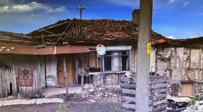 Gölcük'te riskli yapılar birer birer yıkılıyor