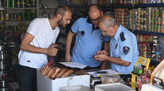 İzmir Karabağlar Zabıtası'ndan işyerlerine kapsamlı denetim