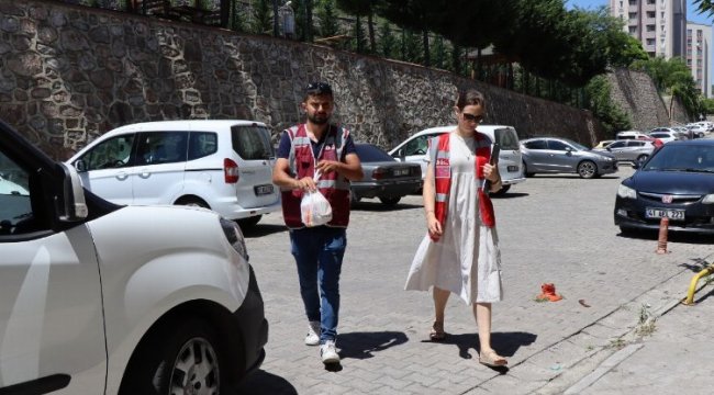 İzmit'in sıcak yemek uygulaması sürüyor