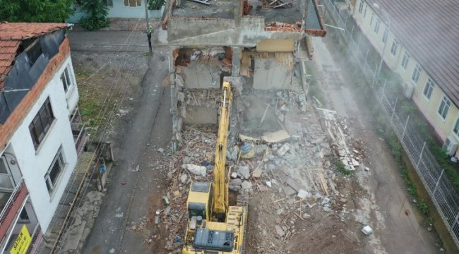 İzmit Mehmet Ali Paşa’daki son binayı da yıktı