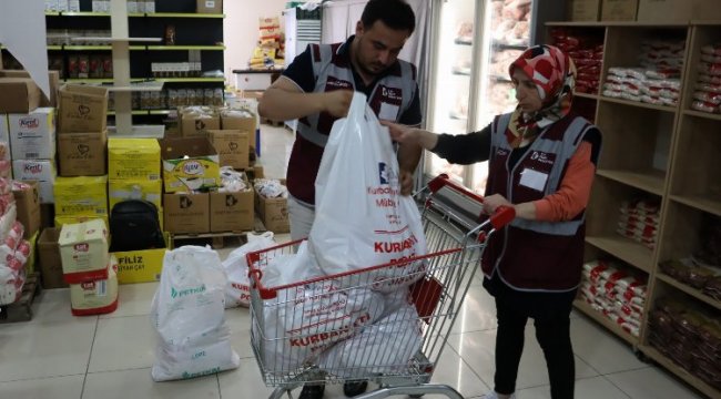 İzmit'te bayramda ihtiyaç sahiplerinin yüzü güldü