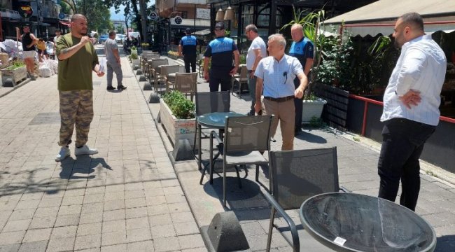 İzmit Zabıtası'ndan kaldırım işgali denetimi