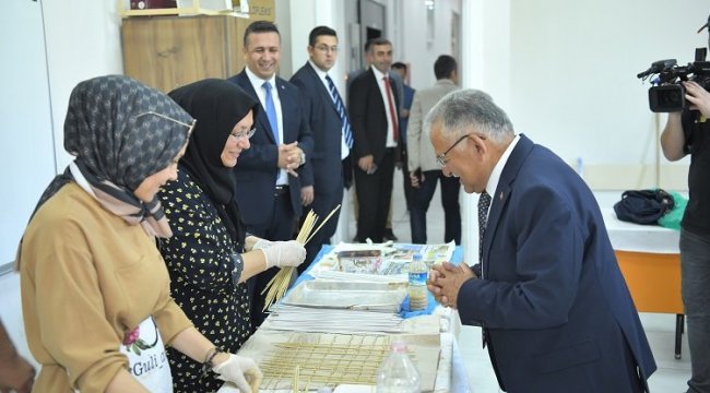 KAYMEK kursiyeri kadınlar Memduh Büyükkılıç'la buluştu
