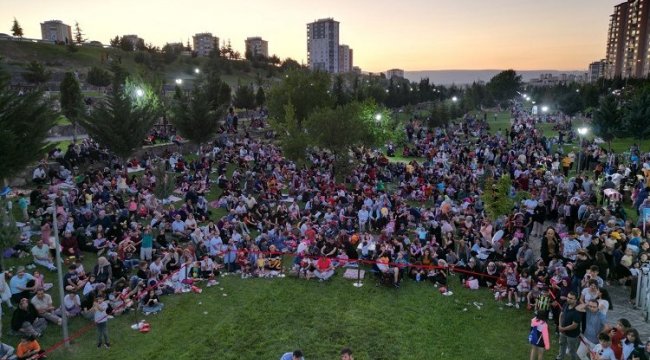 Kayseri Melikgazi'de açık havada sinema keyfi