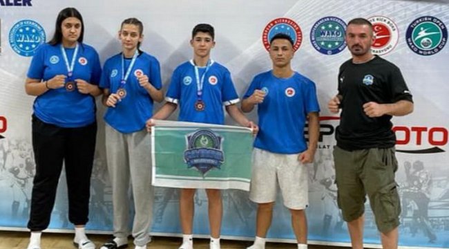 Kick boksçulardan Çayırova'ya üç madalya