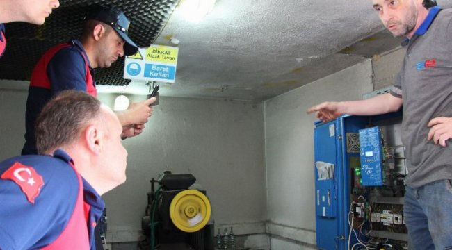 Kocaeli'de asansörde kurtarma eğitimi