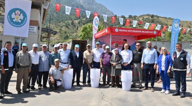 Manisa Şehzadeler'de 16 bin sepet dağıttı