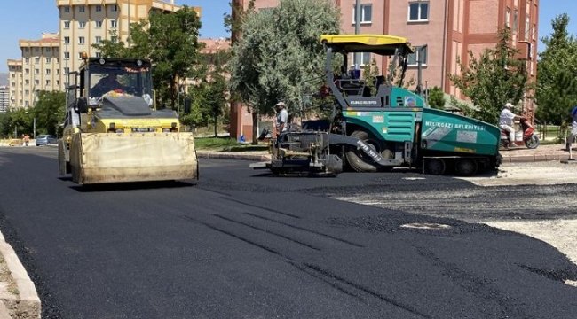 Melikgazi TOKİ'de yol yenileme çalışması