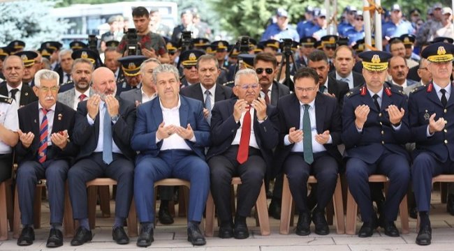 Memduh Büyükkılıç'tan şehitliğe ziyaret
