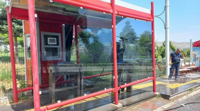 MOTAŞ otobüs duraklarını onarıyor