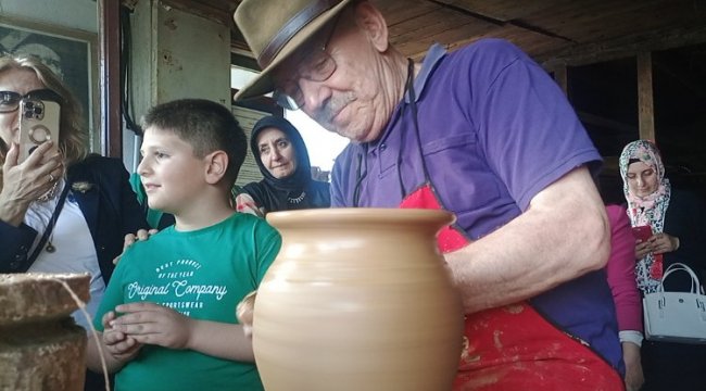 Pazaryeri'nde 81 yaşındaki usta mesleğine aşık